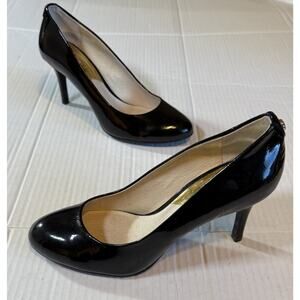 Michael Michael Kors Size 6.5M Patent Leather Round Toe Black Pumps